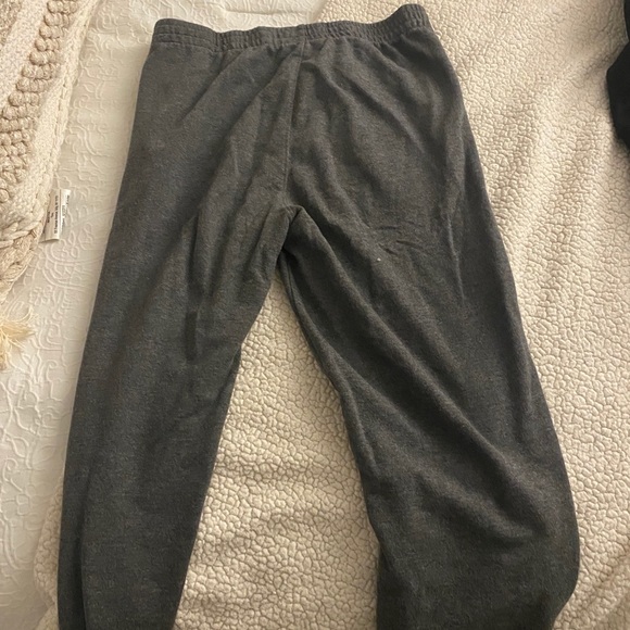 Never worn too small on me - Picture 3 of 3